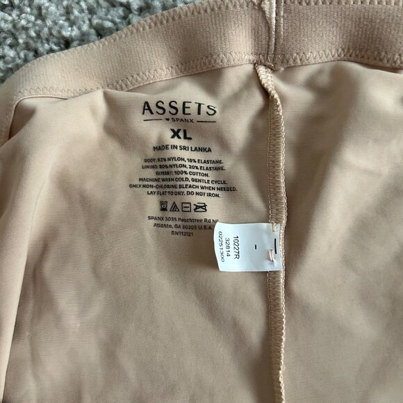 Assets By Spanx Shaping Mid-Thigh Short Beige XL Lightweight Slimming - Picture 7 of 8